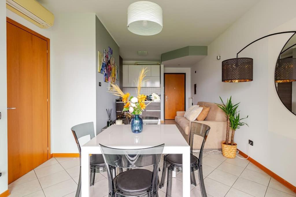 Apartment Oasi Di Relax Con Box Privato E Balcone, Vicino M1